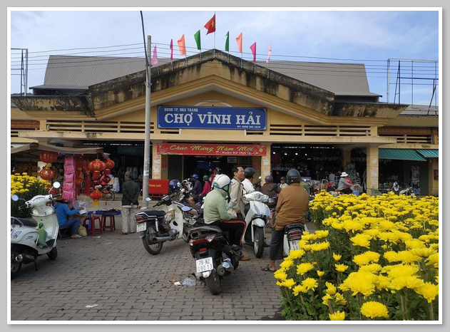 Cổng chính vào chợ Vĩnh Hải Nha Trang