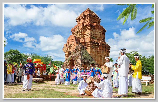 Tháp Po Nagar là nơi tổ chức nhiều lễ hội truyền thống thú vị 